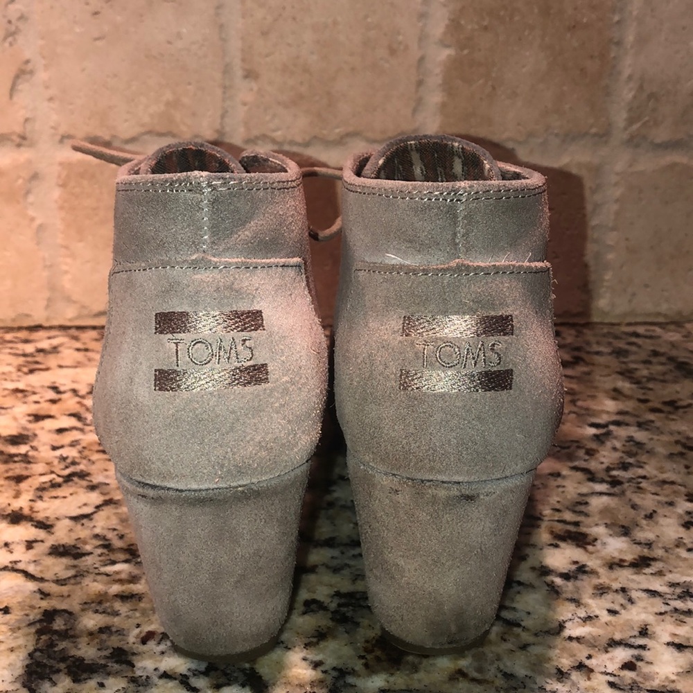 TOMS Women’s Suede Booties Size 7.5